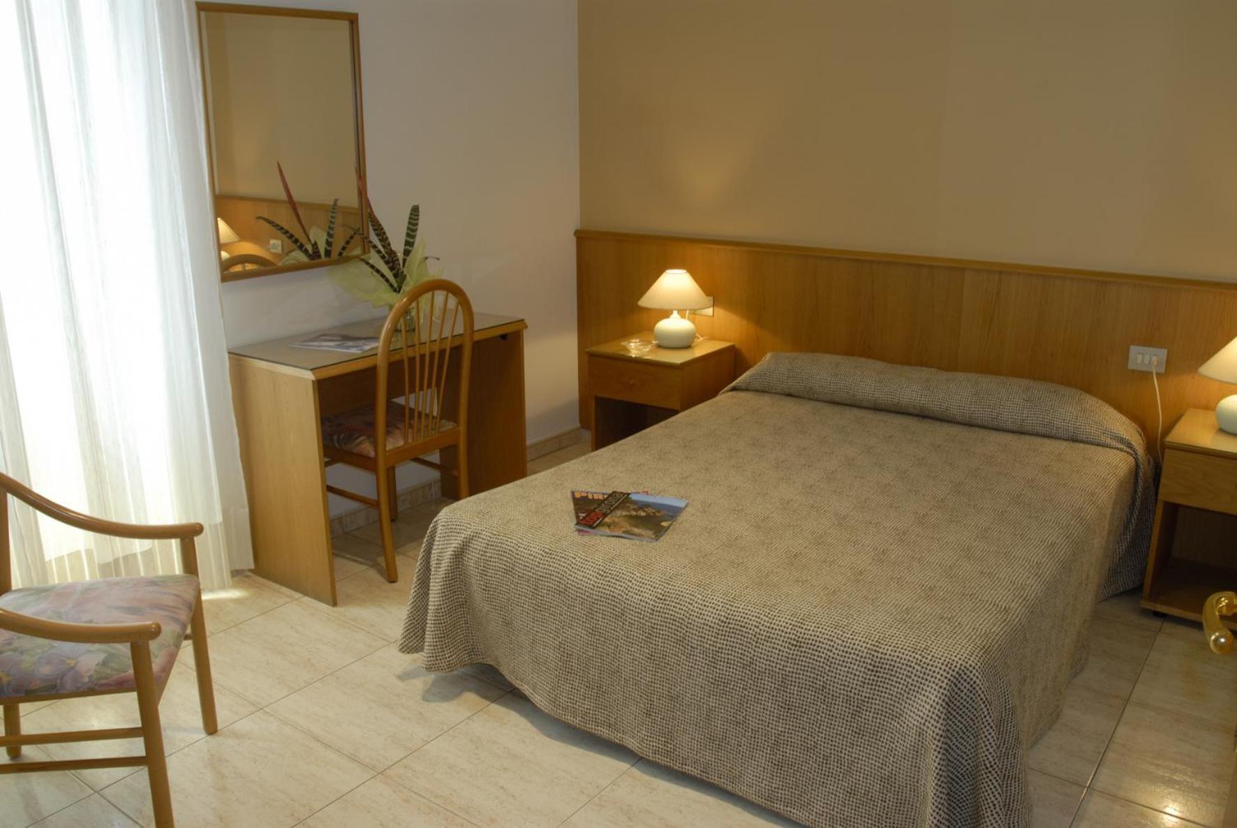 קסטלו דה אמפוריאס Hotel Canet מראה חיצוני תמונה